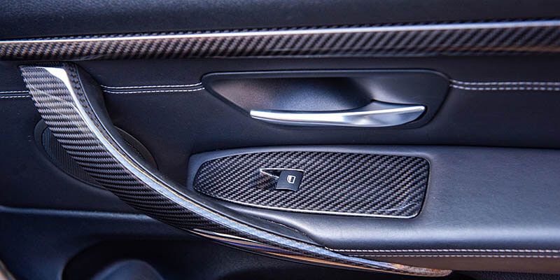 Карбонови интериорни детайли на врата на BMW
